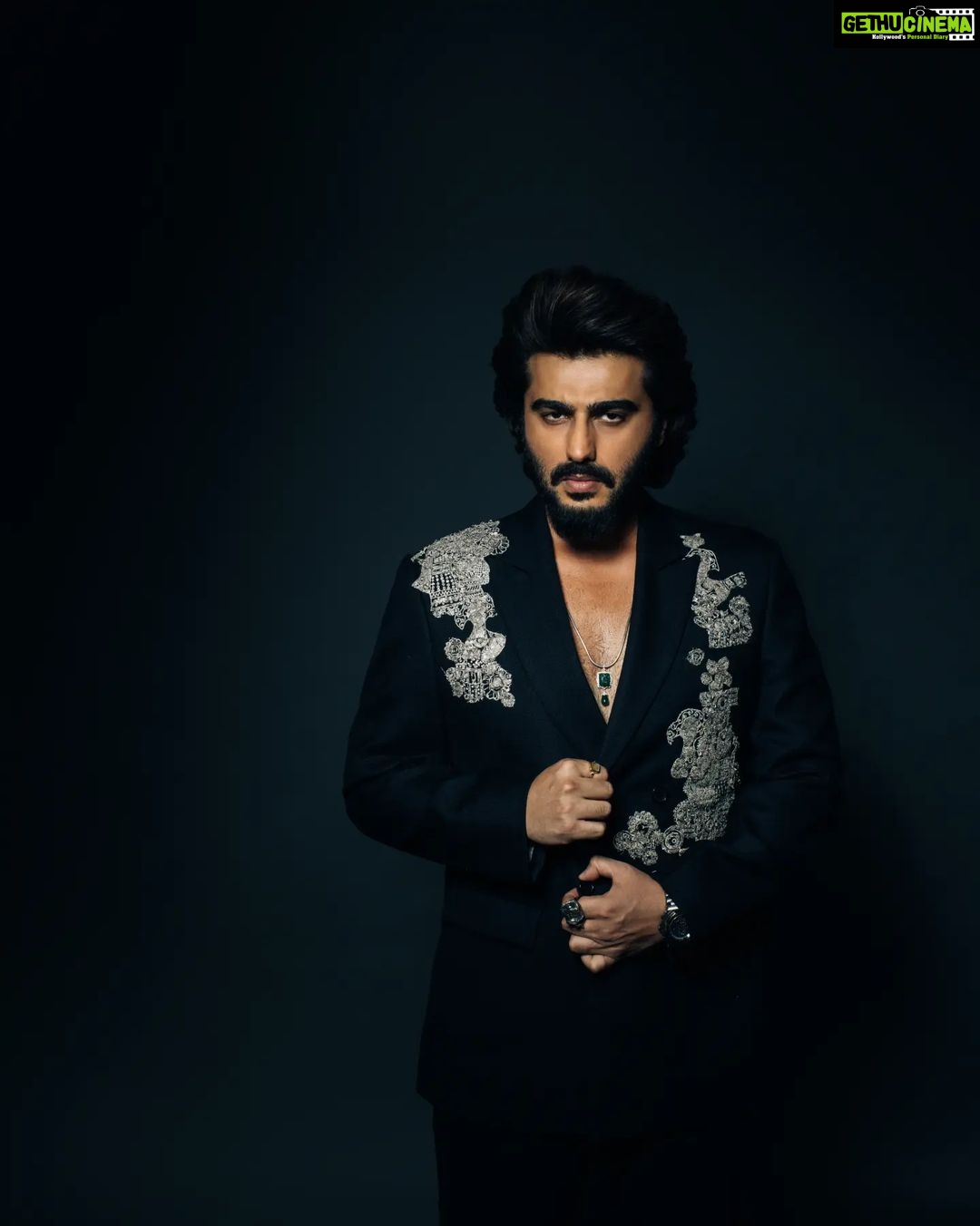 Arjun Kapoor Instagram - Spent last evening in my very own custom made double breasted black suit by the very special @anamikakhanna.in โฅ๏ธ Loved the exhibit at #NMACC, it truly represented our culture & the evolution of the landscape of fashion inspired by india ๐ฎ๐ณ kudos to the Ambani family & @rooshadshroff for giving us something so unique! ๐ @nmacc.india Photographer: @bharat_rawail Stylist: @rahulvijay1988 Assisted by: @maitriidesaii @sabrinawhite98 @nirikshapoojary_ Jewellery: @amrapalijewels Hair: @aalimhakim @bashirsayyed.hair Make-up: @vickybanatkar