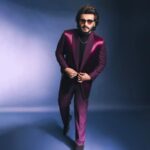 Arjun Kapoor Instagram – Friday night burgundy vibe 😎

Outfit: @rimzimdaduofficial 
Jewellery: @dripproject.co
Stylist: @mohitrai @tarangagarwalofficial
Photographer: @samrat.02
Hair: @bashirsayyed.hair
Make-up: @vickybanatkar