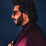 Arjun Kapoor Instagram - Friday night burgundy vibe 😎 Outfit: @rimzimdaduofficial Jewellery: @dripproject.co Stylist: @mohitrai @tarangagarwalofficial Photographer: @samrat.02 Hair: @bashirsayyed.hair Make-up: @vickybanatkar