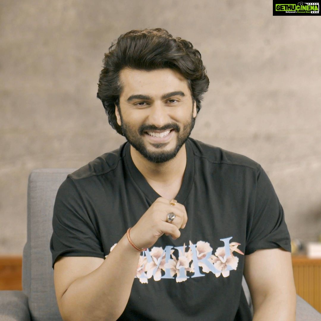 Arjun Kapoor Instagram - Guess karo main kahaan hoon? I am now officially on the @truefan_in app where you can win personalised video messages from me for you and your loved ones on their special days and make it a truly memorable one. So what are you waiting for? Phataphat jao aur book karo video messages. Head over to @truefan_in and tap on the link in bio for more! #collab