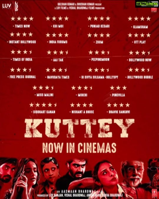 Arjun Kapoor Instagram - Yesterday was a starry starry night for #Kuttey ✨🐕 In cinemas now! (Booking link in bio) @tabutiful @naseeruddin49 @konkona @kumudkmishra @radhikamadan @bhar_ul_shar @aasmaanbhardwaj #BhushanKumar #LuvRanjan @vishalrbhardwaj @gargankur82 @rekha_bhardwaj @luv_films @vbfilmsofficial @tseries.official @tseriesfilms @shivchanana