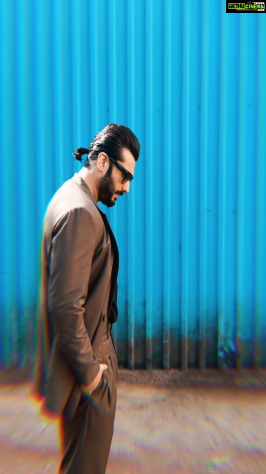Arjun Kapoor Instagram - I always try and raise the woof! 🐶 #instafashion #styling #instagramreels #suit