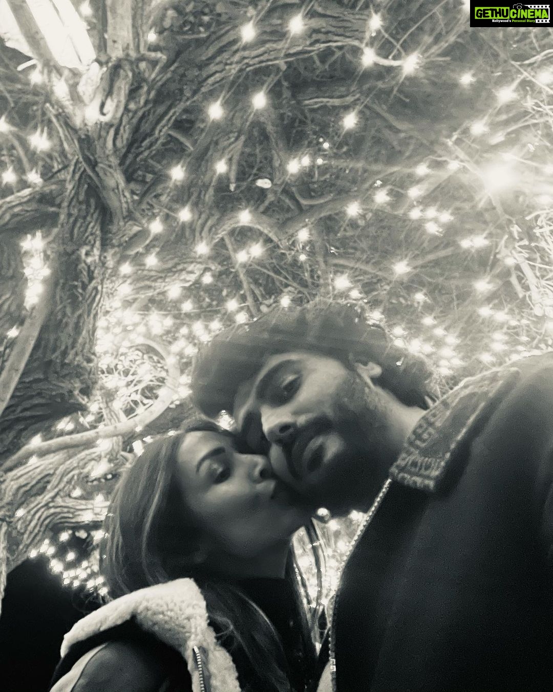 Arjun Kapoor - 299.8K Likes - Happy 2023 everyone...
Let the light guide you this year...