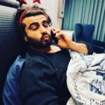 Arjun Kapoor Instagram - Unwell reindeer this holiday season... 📸 - @malaikaaroraofficial #festiveseason #christmasmood (Don’t worry it’s not COVID) Juhu, Maharashtra, India