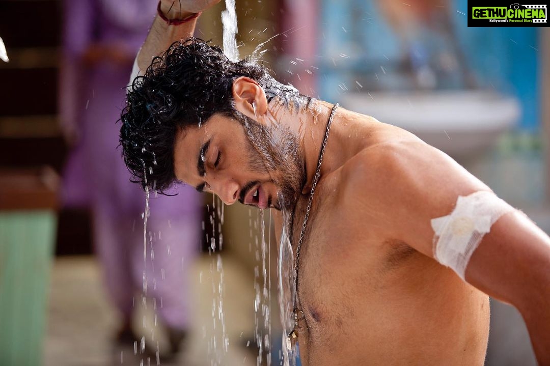 Arjun Kapoor Instagram - 11 years of falling in love with the world of movies. 11 years of #Ishaqzaade ♥️