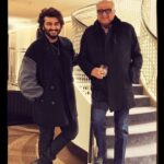 Arjun Kapoor Instagram - HANS ZIMMER LIVE with dad! 😍 @boney.kapoor What an experience! This is a dream come true for me... It was emotional, inspiring and incredible 💯 Ticked this one off from my bucket list... a groundbreaking audio and visual show in the truest sense. 🎶 Watching all my favourites performed by him up close and personal... can it get any better than this? 🤩 Legendary music. The BEST company. A night to remember. 💫 #HansZimmerLive2023 #HansZimmer @anshulakapoor @janhvikapoor @khushi05k @hanszimmer @hanszimmerlive Frankfurt Festhalle/Messe