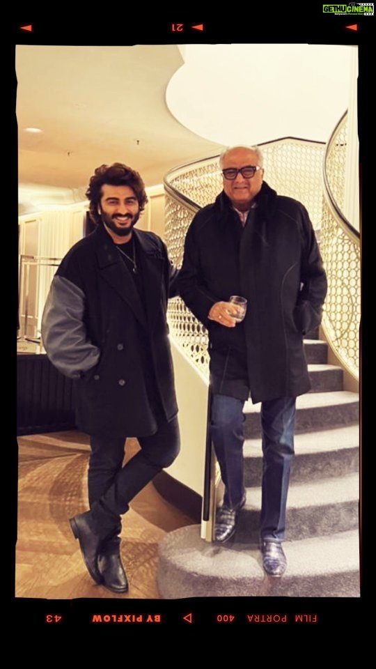Arjun Kapoor Instagram - HANS ZIMMER LIVE with dad! 😍 @boney.kapoor What an experience! This is a dream come true for me... It was emotional, inspiring and incredible 💯 Ticked this one off from my bucket list... a groundbreaking audio and visual show in the truest sense. 🎶 Watching all my favourites performed by him up close and personal... can it get any better than this? 🤩 Legendary music. The BEST company. A night to remember. 💫 #HansZimmerLive2023 #HansZimmer @anshulakapoor @janhvikapoor @khushi05k @hanszimmer @hanszimmerlive Frankfurt Festhalle/Messe