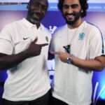 Arjun Kapoor Instagram - We are ALL BLUE! 😎 @chelseafc All set for the game tonight with this #throwback to a perfect weekend with @official_jfhasselbaink & @oliviabuzaglo ⚽💯 #TheFamousCFC