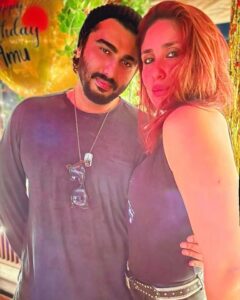 Arjun Kapoor Instagram - Jab KI met KA AGAIN! 😉 @kareenakapoorkhan #7YearsOfKiAndKa #RBalki @erosnow #movieanniversary