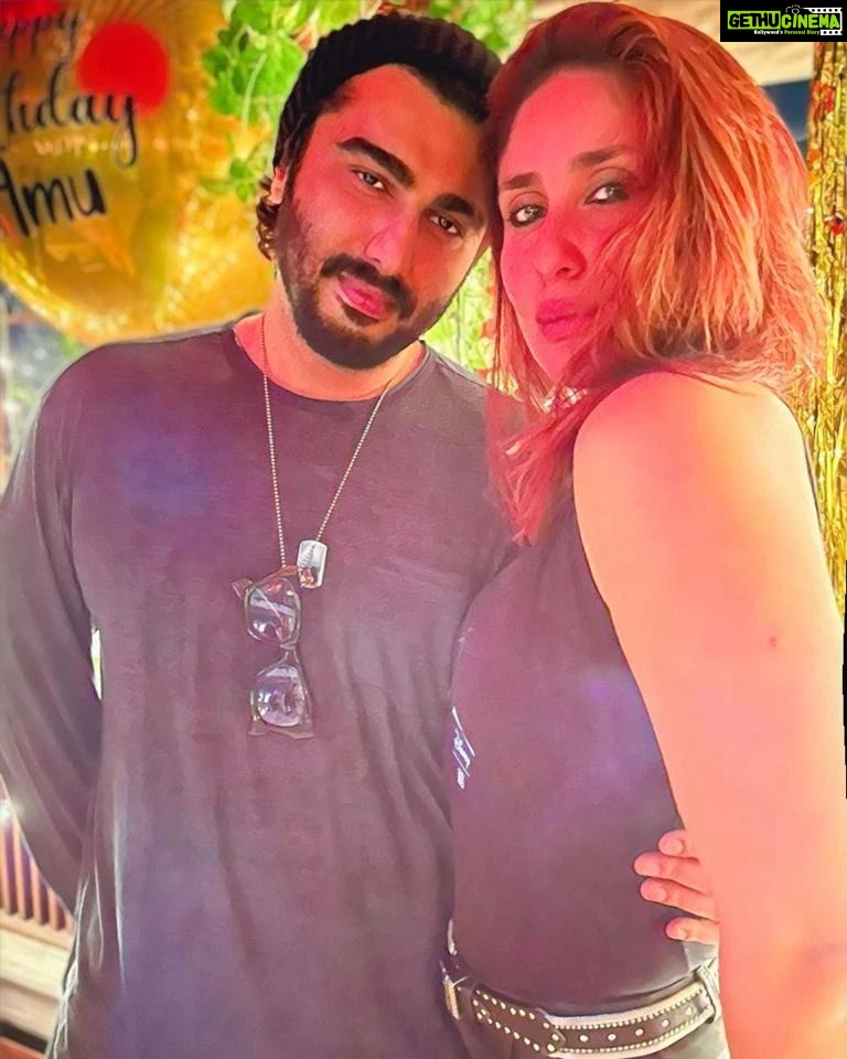 Arjun Kapoor Instagram - Jab KI met KA AGAIN! 😉 @kareenakapoorkhan #7YearsOfKiAndKa #RBalki @erosnow #movieanniversary