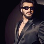 Arjun Kapoor Instagram – The limit is 10, photos or videos. #iykyk 😉

Last night @feminaindia’s #BeautifulIndians2023

Styled by: @mohitrai @tarangagarwalofficial
Photographer: @vidhigodha
Assisted by: @pragya.ksingh 
Outfit: @alterx.x
Jewellery: @shopzillionaire @inoxjewelryin
Glasses: @prada 
Hair: @bashir.hair
Makeup: @vickybanatkar