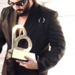 Arjun Kapoor Instagram – The limit is 10, photos or videos. #iykyk 😉

Last night @feminaindia’s #BeautifulIndians2023

Styled by: @mohitrai @tarangagarwalofficial
Photographer: @vidhigodha
Assisted by: @pragya.ksingh 
Outfit: @alterx.x
Jewellery: @shopzillionaire @inoxjewelryin
Glasses: @prada 
Hair: @bashir.hair
Makeup: @vickybanatkar