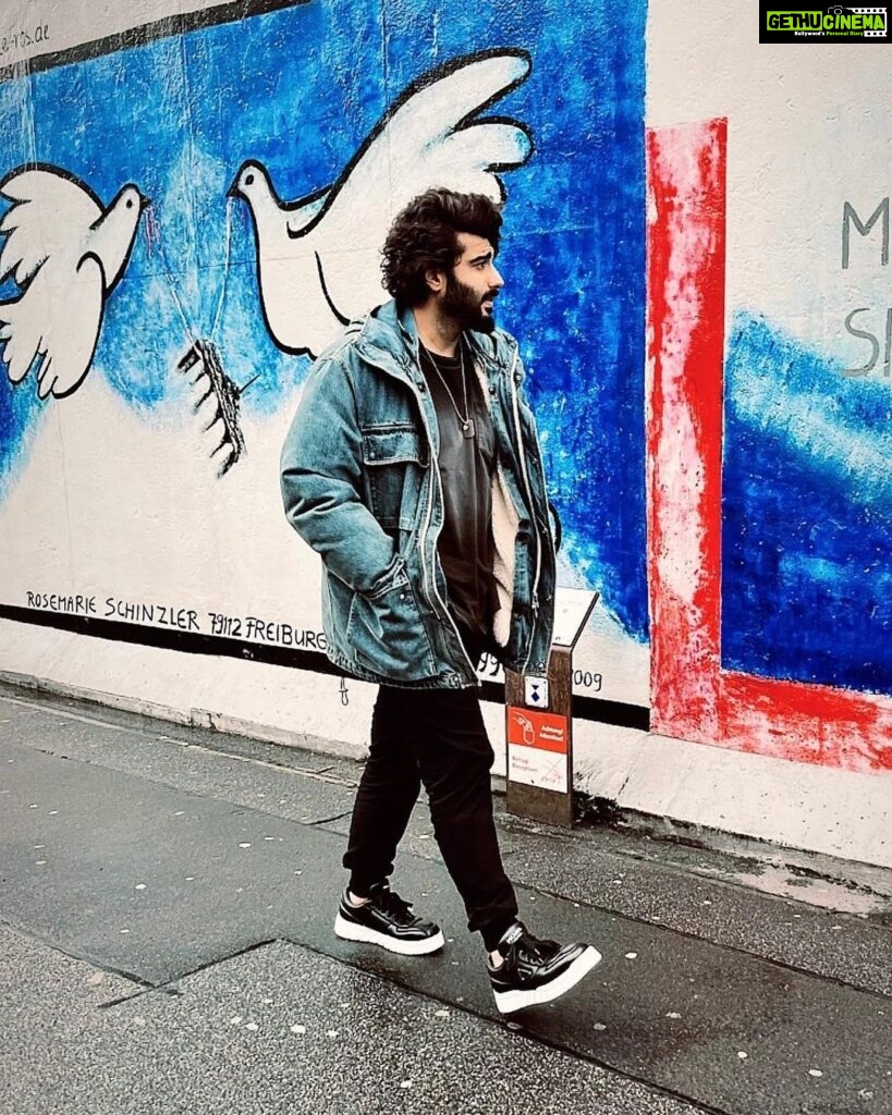 Arjun Kapoor Instagram - Berlin with love ❤️ (literally) 😉