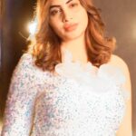 Arshi Khan Instagram - Chori Chori Chupke Chupke ❤️❤️ #arshi #arshikhan #reelsinstagram #reelitfeelit #reelsvideo #reelkarofeelkaro