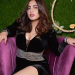 Arshi Khan Instagram - Yes yes 🤷‍♀️🤷‍♀️🤷‍♀️🤷‍♀️ I KNOW #arshi #arshikhan #reelsinstagram #reelsvideo #reelitfeelit