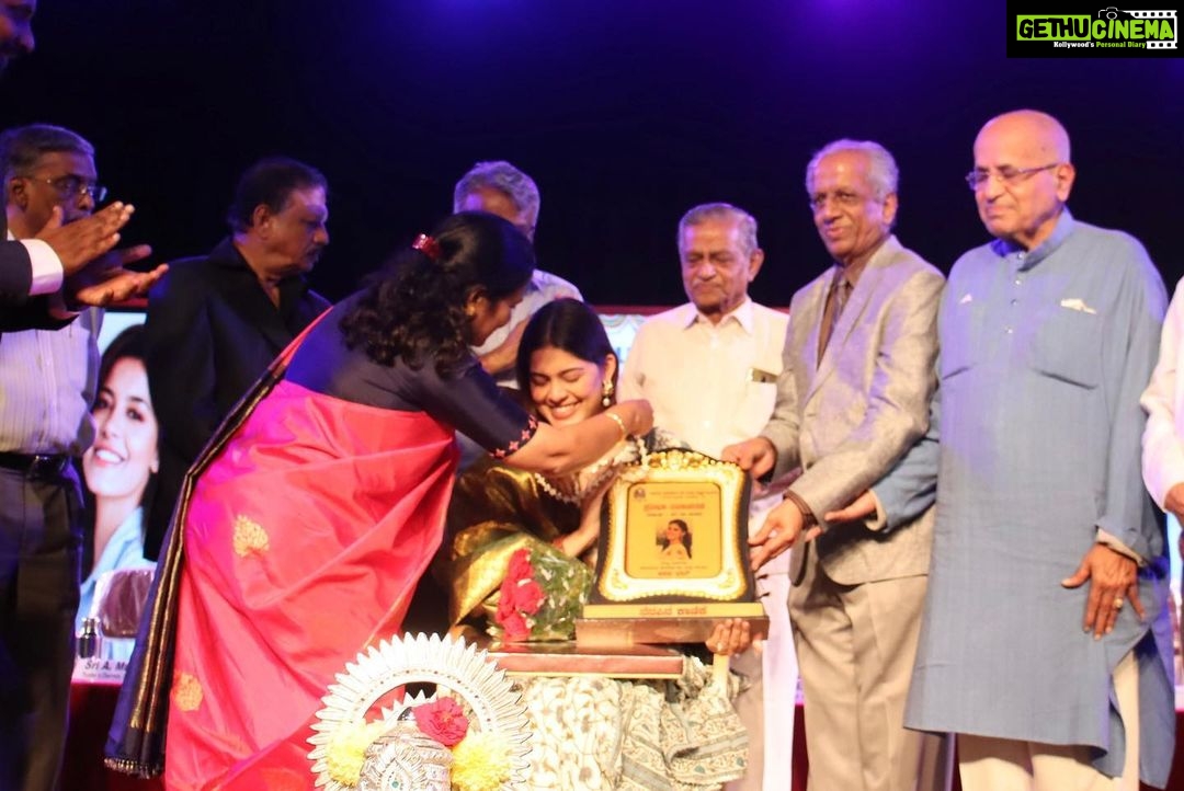 Asha Bhat Instagram - Attended the Acharya Pathashala Arts and Science college Talent Day celebration as the Chief guest. Discussed about developing abilities holistically & outside of the classroom ,with a never-give up spirit. Resilience is the key š Blessed š APS College Grounds, Basavanagudi