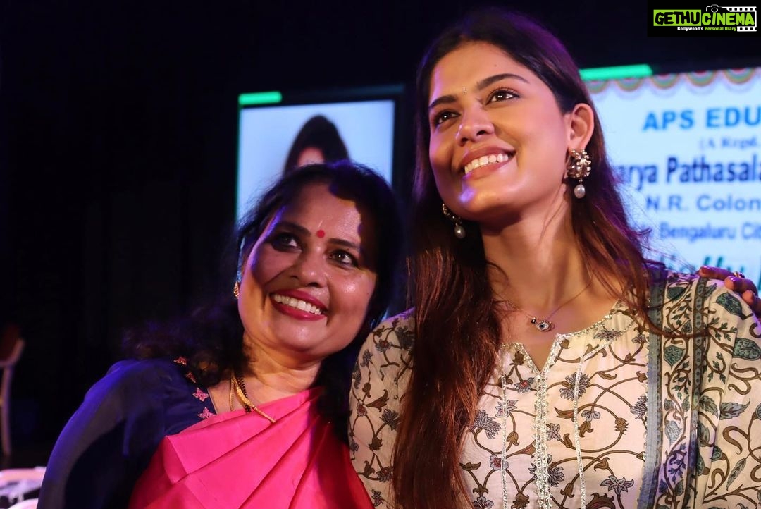 Asha Bhat Instagram - Attended the Acharya Pathashala Arts and Science college Talent Day celebration as the Chief guest. Discussed about developing abilities holistically & outside of the classroom ,with a never-give up spirit. Resilience is the key š Blessed š APS College Grounds, Basavanagudi