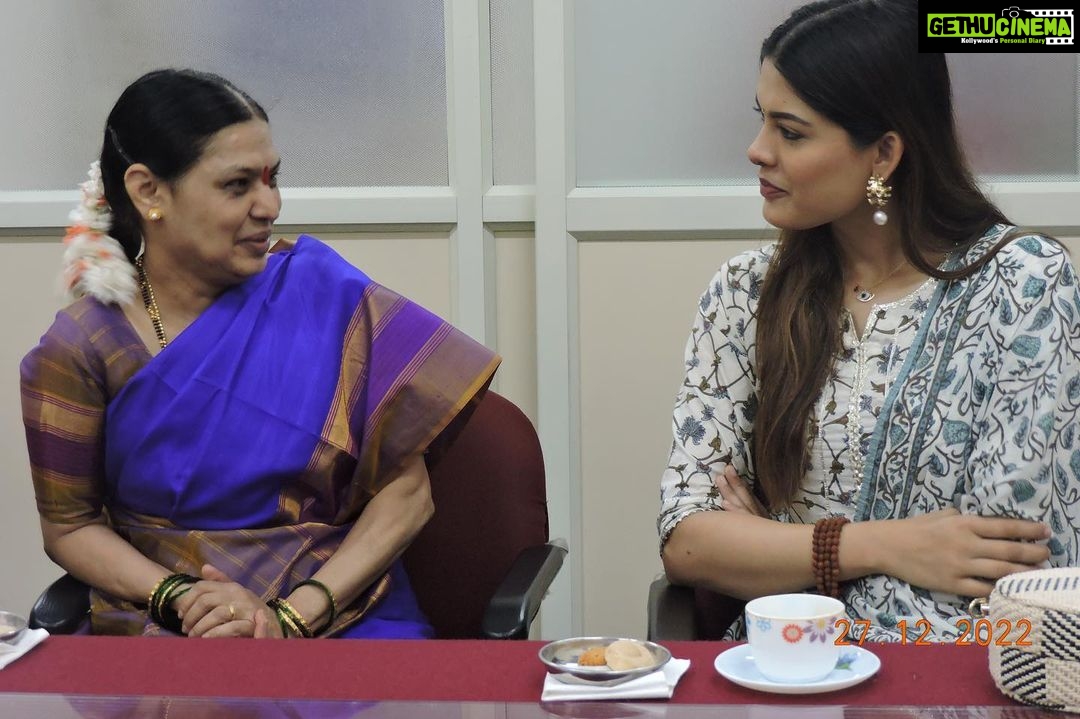 Asha Bhat Instagram - Attended the Acharya Pathashala Arts and Science college Talent Day celebration as the Chief guest. Discussed about developing abilities holistically & outside of the classroom ,with a never-give up spirit. Resilience is the key š Blessed š APS College Grounds, Basavanagudi