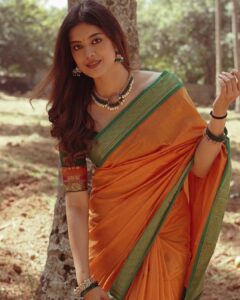 Asha Bhat Instagram - Six yards 🧡

@nerige.story