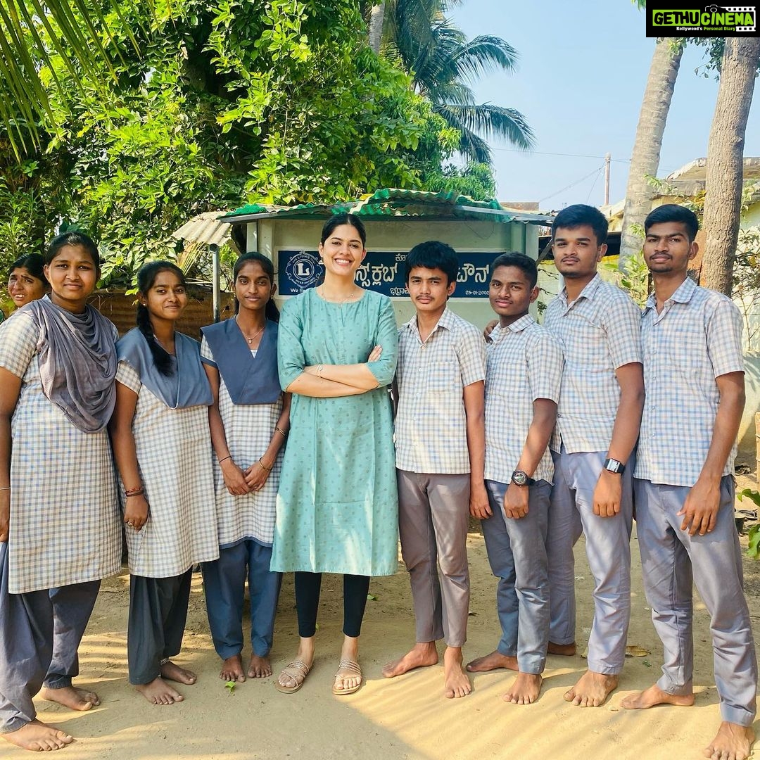 Asha Bhat Instagram - God hears and sees things that humans fail to. Visited Taranga school for specially abled kids in my home town #Bhadravathi . Moved & speechless with their innocence & compassion. Their kindness and talent are sterling. Assured them their Asha Akka is always by their side! ❤️