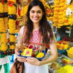 Asha Bhat Instagram - Bappa Morya 🙏 #mumbai #blessed #newbeginnings Siddhivinayak Temple, Mumbai