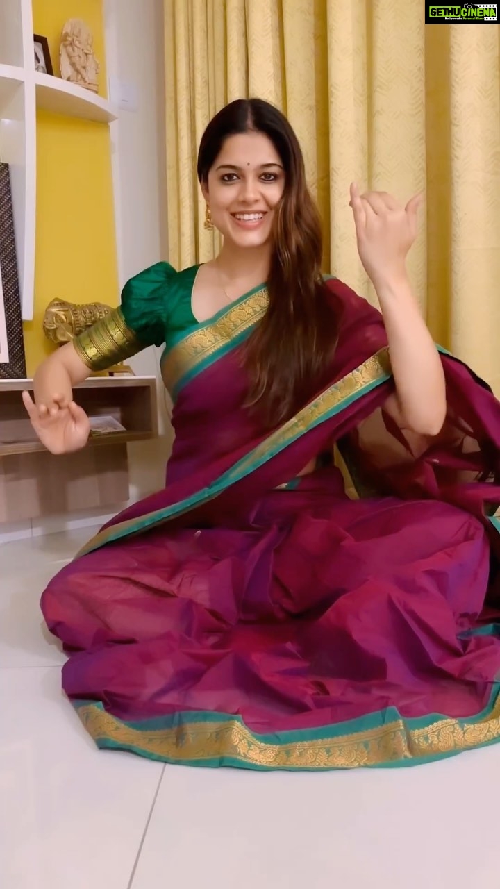 Asha Bhat Instagram - Impromptu Dance on this Kriti composed by Muttu Swamy Dikshitar☺️ @jalpa_mdev Thank You ❤️ Goddess Saraswati is extolled as one who kindles the intellect and bestows knowledge, wisdom and perspicacity. Music and art in general are synonymous with her.