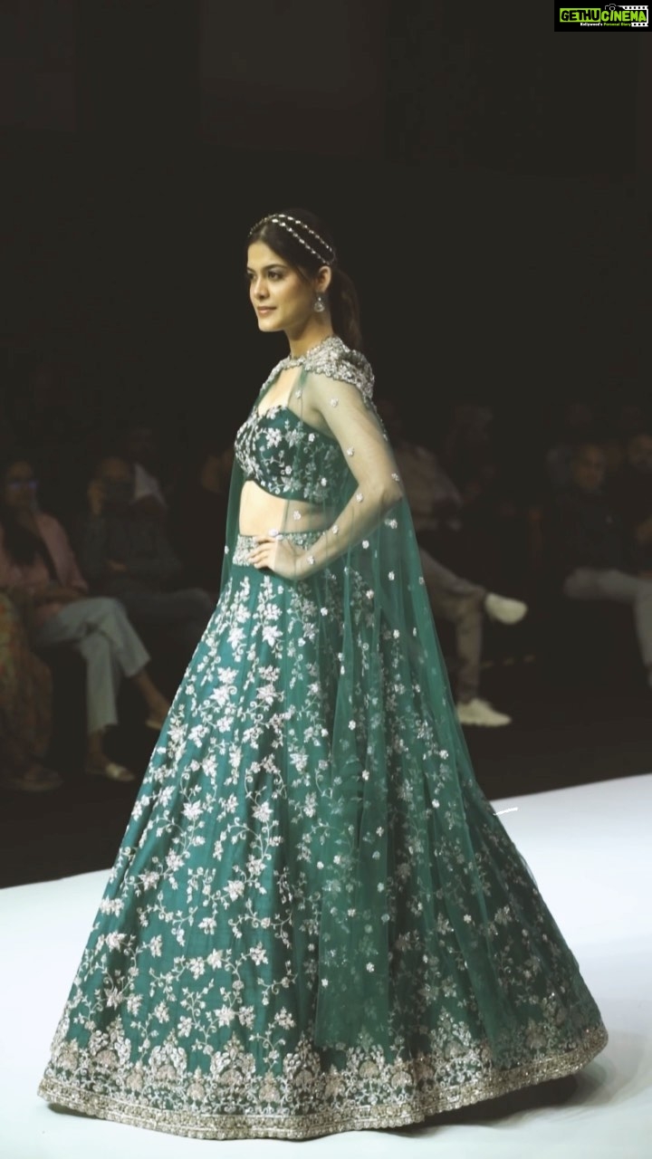 Asha Bhat Instagram - Runway time ☺️ @swathiveldandi_official @dilesha_shafa @radhikadiamonds