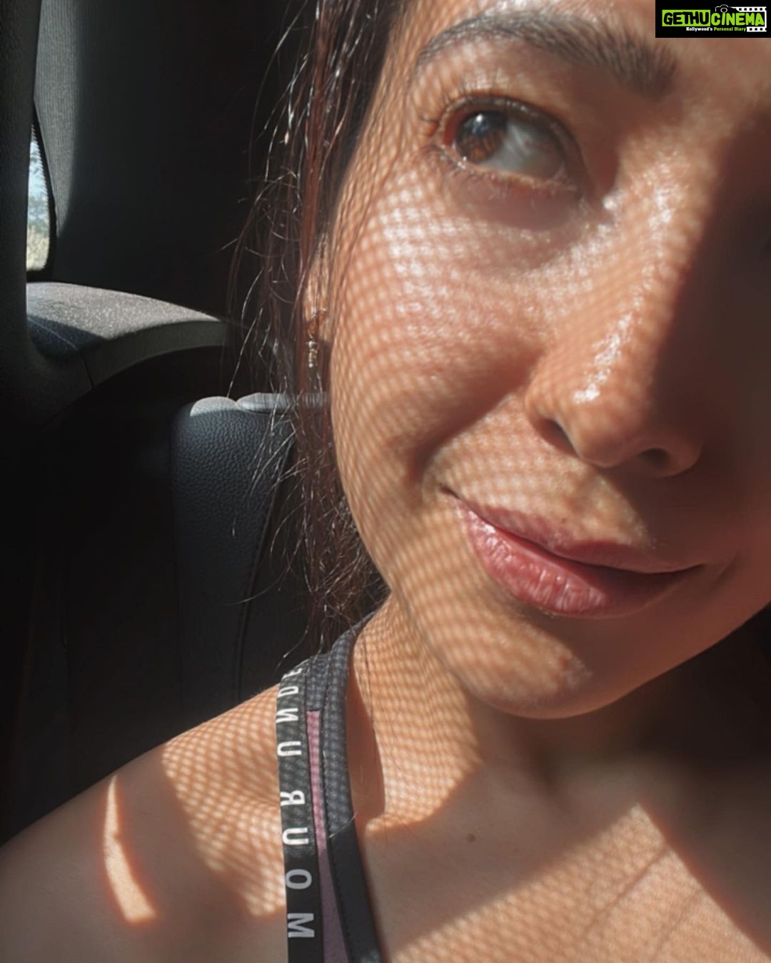 Asha Negi Instagram - A series of random car selfies that never made to insta! Kaafi random post hai, kardo ignore.. bye!