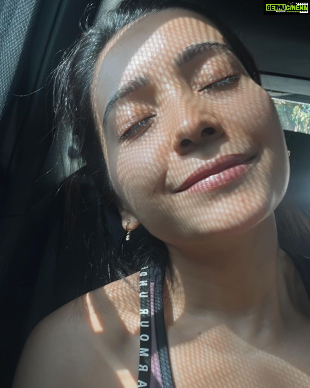 Asha Negi Instagram - A series of random car selfies that never made to insta! Kaafi random post hai, kardo ignore.. bye!