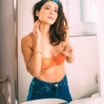 Asha Negi Instagram - Woh is chehre ko pehchante hain..!! #iykyk😉 . @bharat_rawail @savlambaa @dynamitepikachu