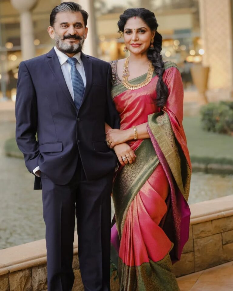 Asha Sharath Instagram - My strength, my rock, my tower. He's my everything. I'm so lucky to have found you, thank you for always making me laugh and for making me feel like a queen. Happy birthday my love💖💕. Saree & Jewellery: @ashasharathcollections