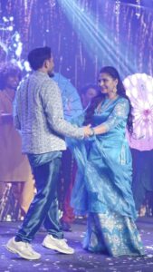 Asha Sharath Instagram - Falling in love again with Eeran Megam🙈🎵