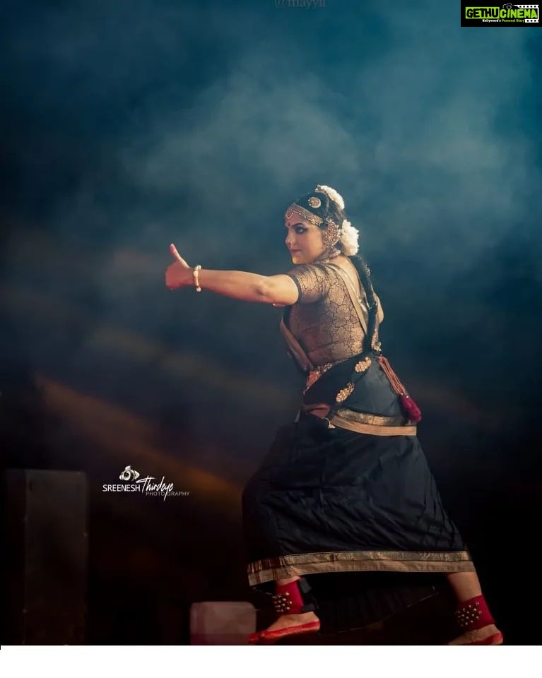 Asha Sharath Instagram - Arangu festival kannur....🙏🙏 Jewellery and Costume: @ashasharathcollections Photography: @sreenesh_thirdeye Choreography: @bijudhwanitarang Makeup: @lushlife_radhu_bridal.makeup