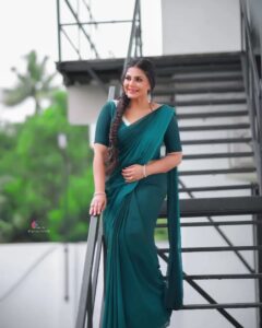 Asha Sharath Instagram - Be happy in this moment of your life ✨️🌼
Photographer: @abinprasad_cherthala 
Designed & Styled by: @krishnaviswam 
Coordinator: @firos_the_stylist
Makeup: @shoshank_makeup
