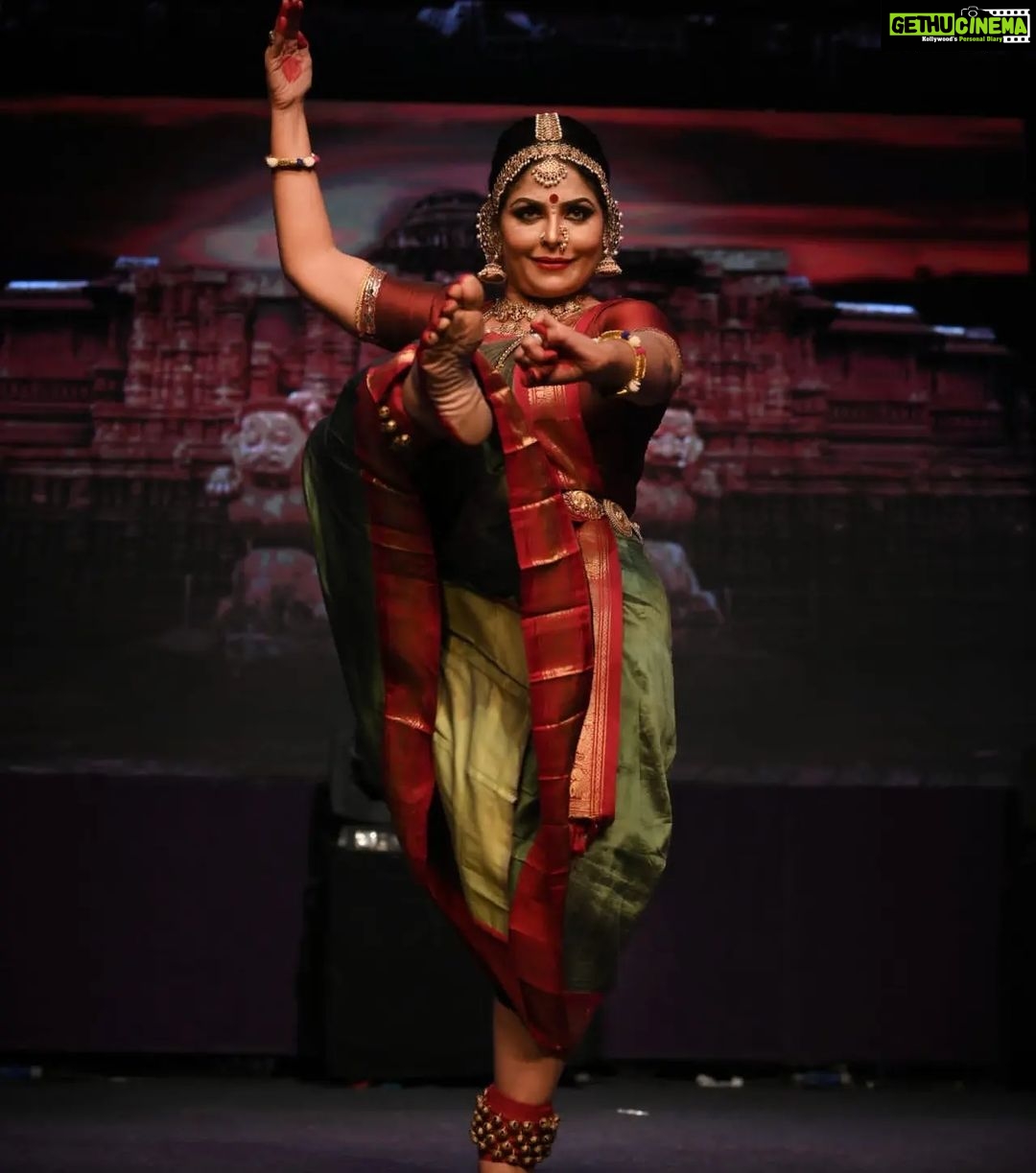 Asha Sharath Instagram - Kavu festival Trivandrum 🙏 Photography : @niliography Makeup : @lushlife_radhu_bridal.makeup