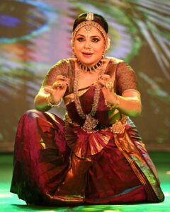 Asha Sharath Instagram - Thank you Aymanam for the love during the Aymanam fest 2023🌟. It was truly a special time💖. I was able to perform Sugathakumari teachers kavitha and pay tribute to her on this renowned stage🙏. 
📸 Sreelakshmi Manorama kottayam