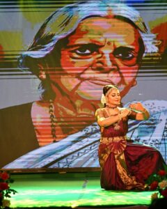 Asha Sharath Instagram - Thank you Aymanam for the love during the Aymanam fest 2023🌟. It was truly a special time💖. I was able to perform Sugathakumari teachers kavitha and pay tribute to her on this renowned stage🙏. 
📸 Sreelakshmi Manorama kottayam