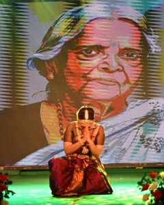 Asha Sharath Instagram - Thank you Aymanam for the love during the Aymanam fest 2023🌟. It was truly a special time💖. I was able to perform Sugathakumari teachers kavitha and pay tribute to her on this renowned stage🙏. 
📸 Sreelakshmi Manorama kottayam