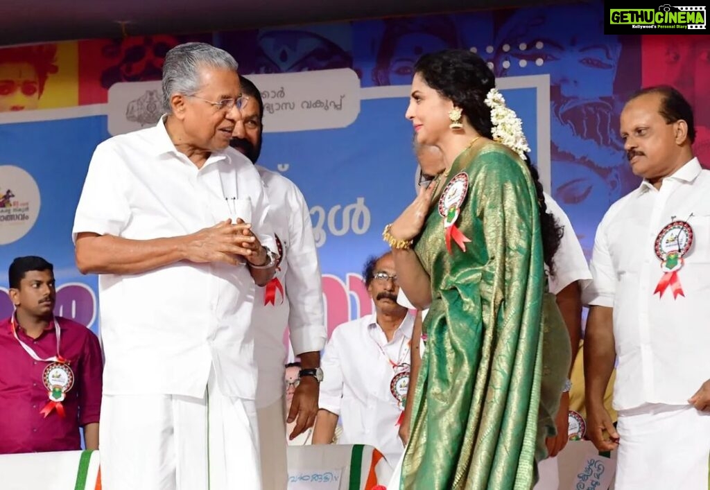 Asha Sharath Instagram - I have no words to express my happiness on being honoured as a Chief Guest for a "Dream come true" event - The Kerala Yuvajanotsavam 2023, happening now in Calicut, in its full glory, along with our Honourable Chief Minster Sree Pinarayi Vijayan Sir and his team of Ministers 🙏🙏. Being an artist, a dancer and a teacher, gracing this stage means a lot to me🙏🙏😊. Wishing all the participants the very best and congratulations for being selected for this glorious event😊😊🙏🙏. Thank you Calicut for the love care and affection that you have showered on me ❤❤. Thank you all 🙏🙏😊
