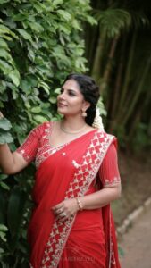 Asha Sharath Instagram - She is my soul, my life. She is the best gift that God has ever given me. She is my daughter and she is my world. @uthara.sharath