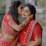 Asha Sharath Instagram - "Time for the bird to leave the nest and soar on to the skies in its pursuit of the new life that awaits it"....my Panku spreading her wings to fly out into her new life😍❤️😘😊🙏🙏. I share my happiness with my friends and wellwishers on this joyous occasion of her wedding engagement 🙏🙏🙏 @uthara.sharath @jaan_moni_das @mukeshmuralimakeover @pakyoweddings @shabeerzyed_photography @bijudhwanitarang