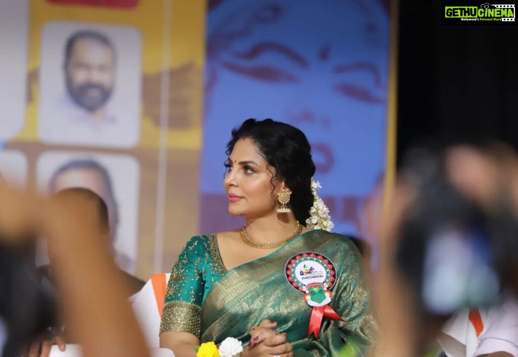 Asha Sharath Instagram - I have no words to express my happiness on being honoured as a Chief Guest for a "Dream come true" event - The Kerala Yuvajanotsavam 2023, happening now in Calicut, in its full glory, along with our Honourable Chief Minster Sree Pinarayi Vijayan Sir and his team of Ministers 🙏🙏. Being an artist, a dancer and a teacher, gracing this stage means a lot to me🙏🙏😊. Wishing all the participants the very best and congratulations for being selected for this glorious event😊😊🙏🙏. Thank you Calicut for the love care and affection that you have showered on me ❤️❤️. Thank you all 🙏🙏😊