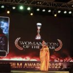 Asha Sharath Instagram – So blessed to receive the ” Woman Icon Of The Year Award”. It is an honour to receive the award from the great director Sri. Hariharan sir and share the stage with so many legends. Thank you Kerala vision for this award🙏🙏