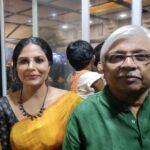 Asha Sharath Instagram – So blessed to receive the ” Woman Icon Of The Year Award”. It is an honour to receive the award from the great director Sri. Hariharan sir and share the stage with so many legends. Thank you Kerala vision for this award🙏🙏