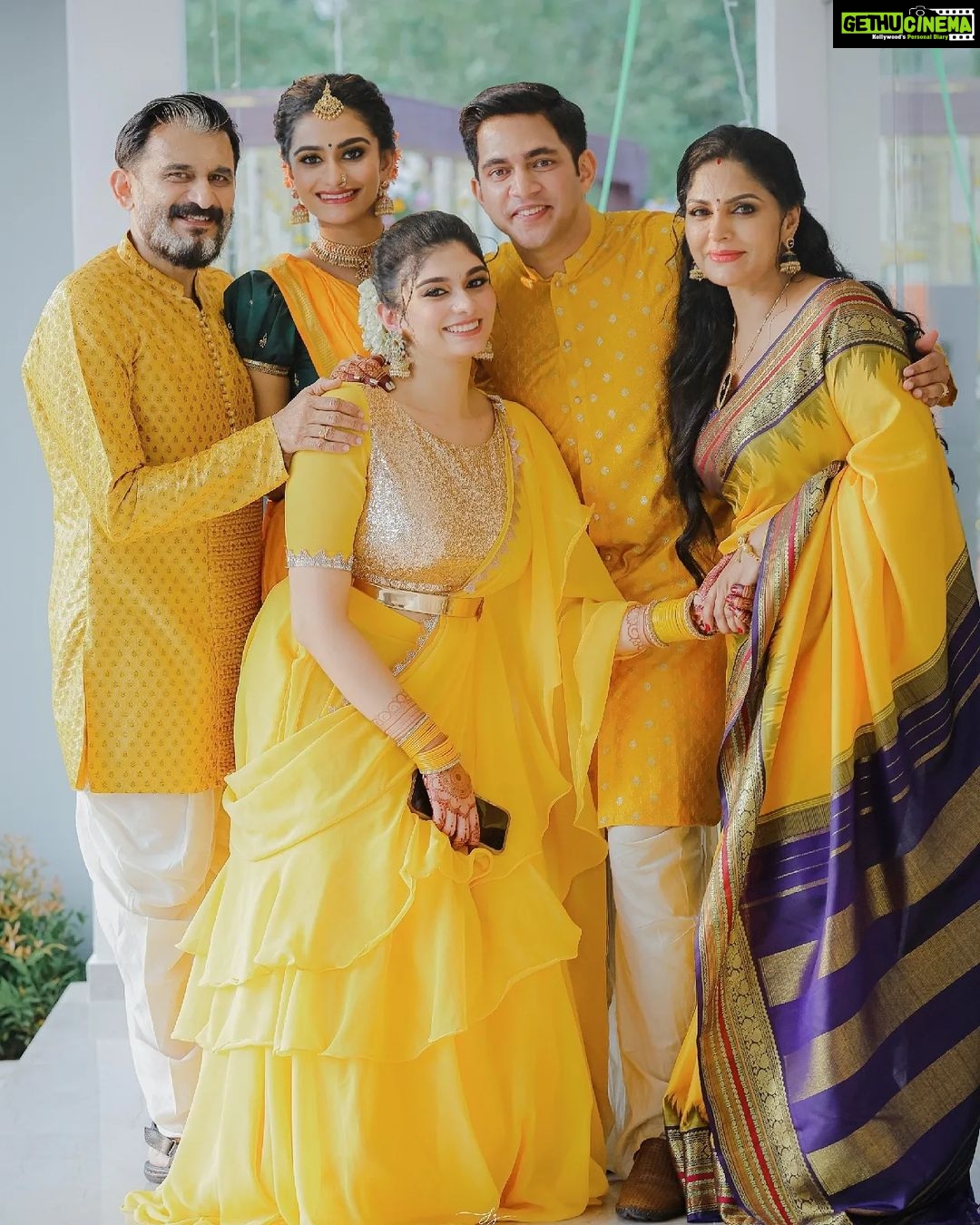 Asha Sharath - 81.5K Likes - Some haldi moments 🌼
Saree : @ashasharathcollections