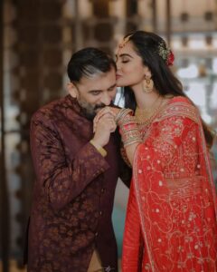 Asha Sharath Instagram - "Time for the bird to leave the nest and soar on to the skies in its pursuit of the new life that awaits it"....my Panku spreading her wings to fly out into her new life😍❤️😘😊🙏🙏. I share my happiness with my friends and wellwishers on this joyous occasion of her wedding engagement 🙏🙏🙏

@uthara.sharath
@jaan_moni_das 
@mukeshmuralimakeover 
@pakyoweddings 
@shabeerzyed_photography 
@bijudhwanitarang