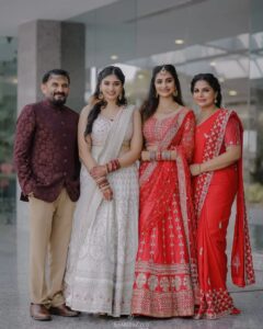 Asha Sharath Instagram - "Time for the bird to leave the nest and soar on to the skies in its pursuit of the new life that awaits it"....my Panku spreading her wings to fly out into her new life😍❤️😘😊🙏🙏. I share my happiness with my friends and wellwishers on this joyous occasion of her wedding engagement 🙏🙏🙏

@uthara.sharath
@jaan_moni_das 
@mukeshmuralimakeover 
@pakyoweddings 
@shabeerzyed_photography 
@bijudhwanitarang