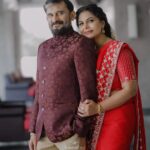 Asha Sharath Instagram - "Time for the bird to leave the nest and soar on to the skies in its pursuit of the new life that awaits it"....my Panku spreading her wings to fly out into her new life😍❤️😘😊🙏🙏. I share my happiness with my friends and wellwishers on this joyous occasion of her wedding engagement 🙏🙏🙏 @uthara.sharath @jaan_moni_das @mukeshmuralimakeover @pakyoweddings @shabeerzyed_photography @bijudhwanitarang