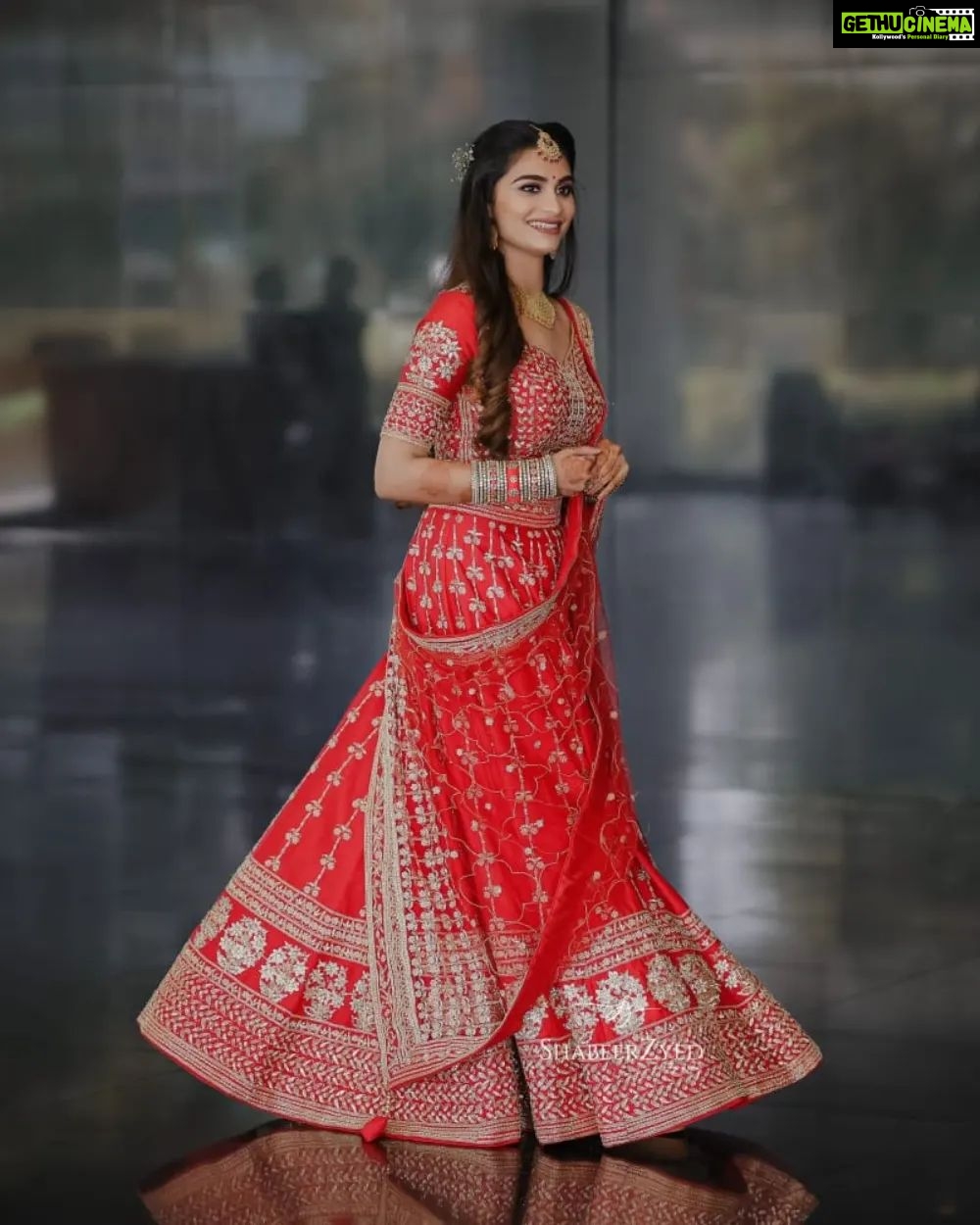Asha Sharath - 85.4K Likes - "Time for the bird to leave the nest and soar on to the skies in its pursuit of the new life that awaits it"....my Panku spreading her wings to fly out into her new life😍❤️😘😊🙏🙏. I share my happiness with my friends and wellwishers on this joyous occasion of her wedding engagement 🙏🙏🙏
@uthara.sharath
@jaan_moni_das
@mukeshmuralimakeover
@pakyoweddings
@shabeerzyed_photography
@bijudhwanitarang