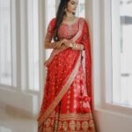 Asha Sharath Instagram - "Time for the bird to leave the nest and soar on to the skies in its pursuit of the new life that awaits it"....my Panku spreading her wings to fly out into her new life😍❤️😘😊🙏🙏. I share my happiness with my friends and wellwishers on this joyous occasion of her wedding engagement 🙏🙏🙏 @uthara.sharath @jaan_moni_das @mukeshmuralimakeover @pakyoweddings @shabeerzyed_photography @bijudhwanitarang